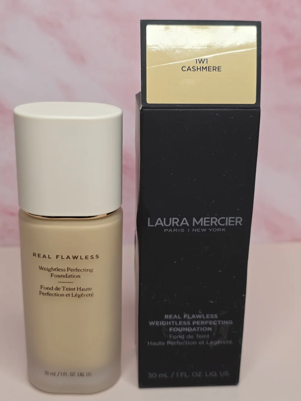 laura mercier Real Flawless Weightless Perfecting Foundation — Cashmere (1W1)